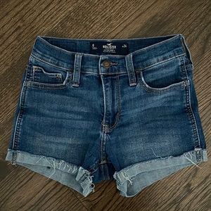 Hollister Mid-Rise Soft Stretch Jean Shorts. Size 24/0.